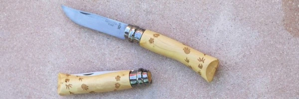 Нож Opinel №7 Nature, нержавеющая сталь, рукоять самшит, гравировка следы, 001550 Нож Opinel №7 Nature, нержавеющая сталь, рукоять самшит, гравировка следы, 001550