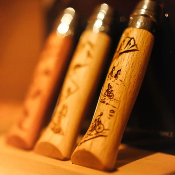 Нож Opinel №8 Alpine adventures, нержавеющая сталь, рукоять бук, гравировка пеший туризм Нож Opinel №8 Alpine adventures, нержавеющая сталь, рукоять бук, гравировка пеший туризм